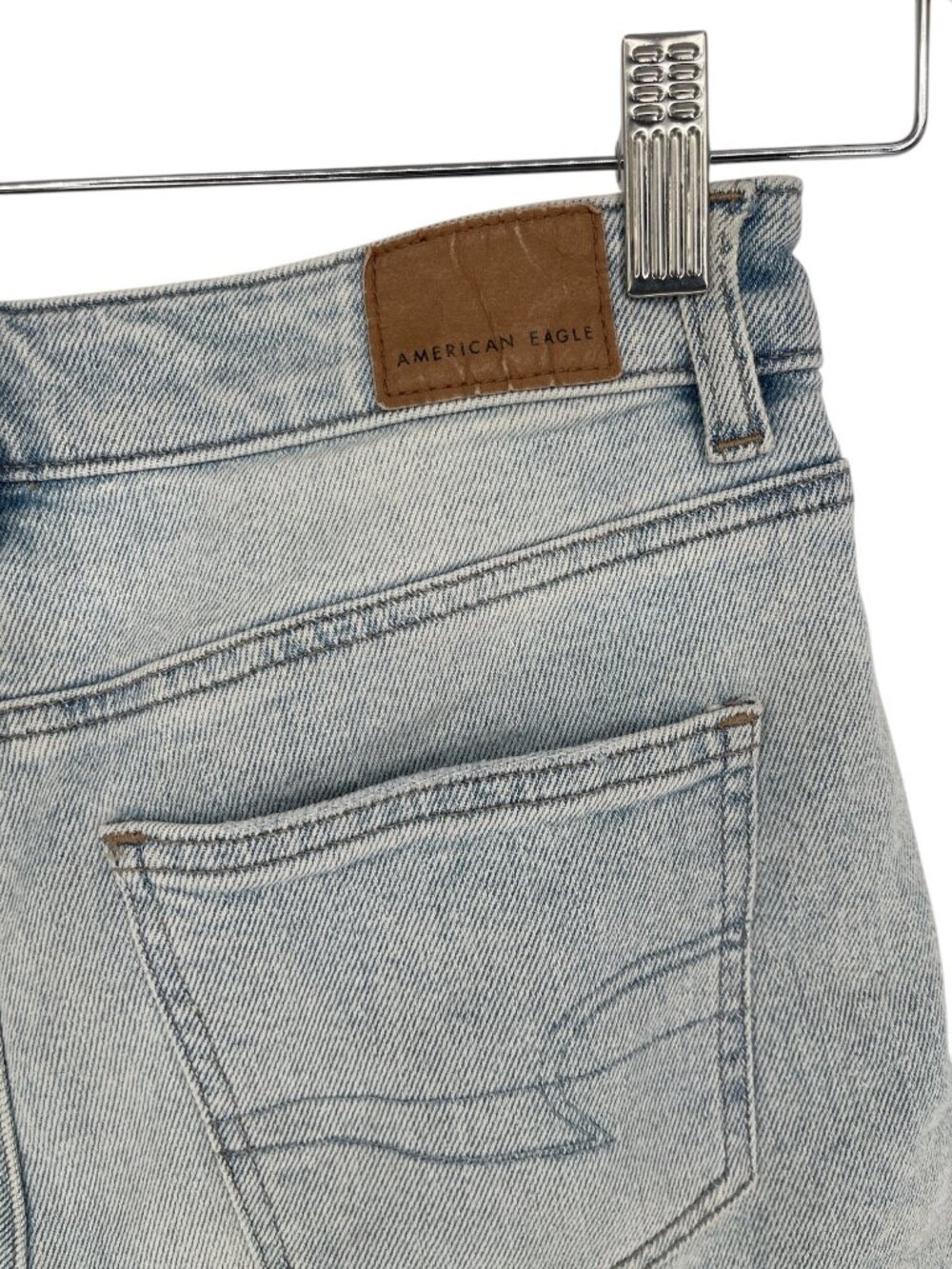 American Eagle Mom Jean Short Stretch Size 2 Light Wash Cuffed - Picture 2 of 4